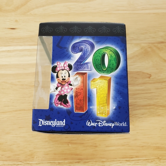 Disney 2011 Vinylmation Black/Silver Figure - Picture 2 of 3
